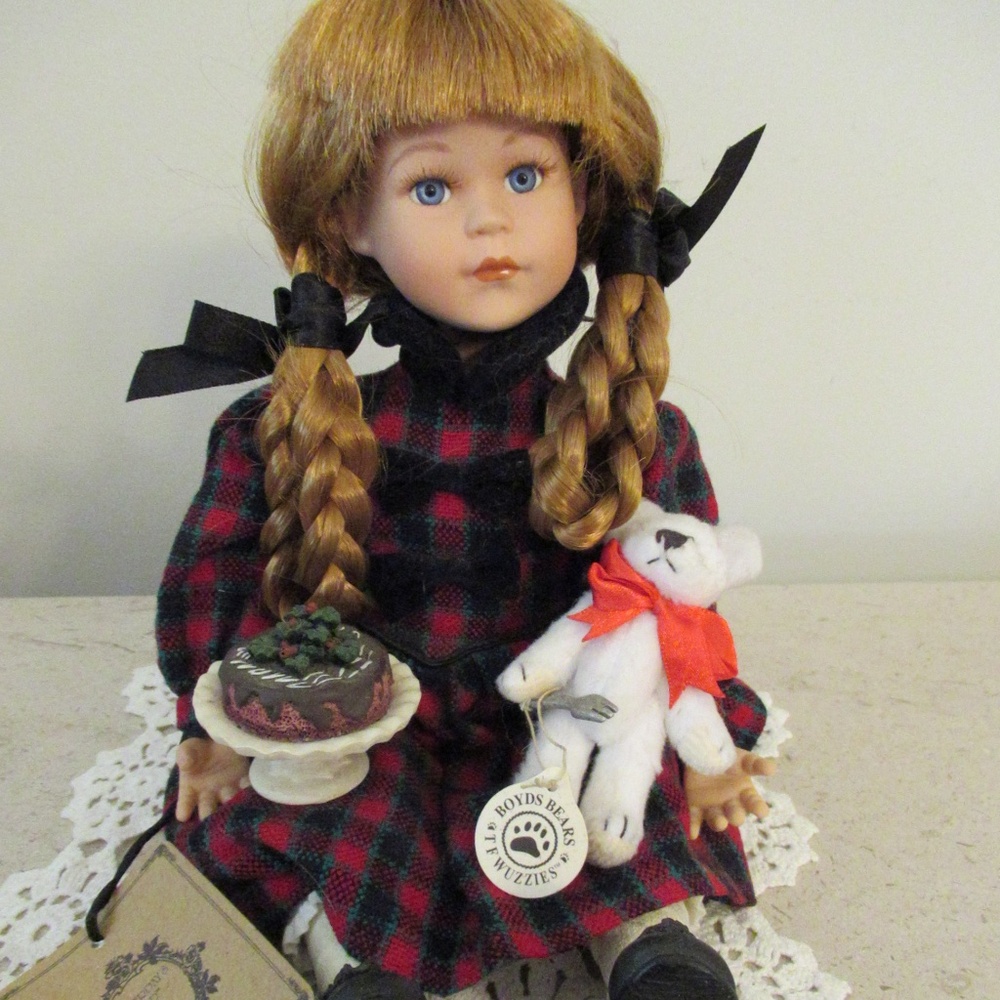 "HOLLY" with Holiday Boyds Collection